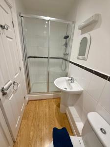 Doulton House Long Stays Free Parking Book Now