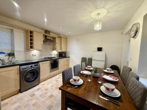 Doulton House Long Stays Free Parking Book Now