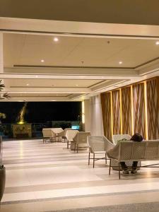 Prisma Residences - 1 Bedroom Paid Parking & Kitchen Near BGC