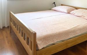 2 Bedroom Cozy Apartment In Maslenica 