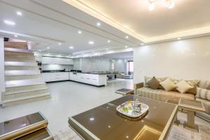 Comfortable villa with heated pool