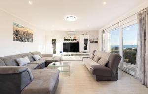 Amazing Home In Makarska 