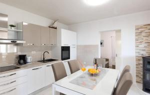 Amazing Home In Makarska 