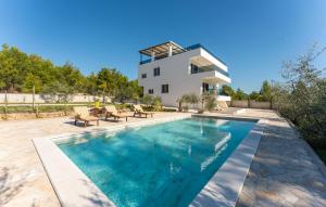 Awesome Home In Kakma