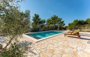 Awesome Home In Kakma 