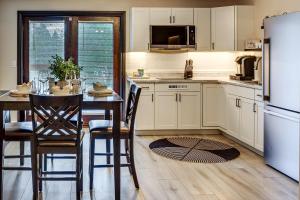 4 Mi to Waterfront Parks! Cozy Apt in Tacoma Area