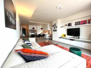 Beautiful 3-bedroom apartment for 6 people with front sea view T28