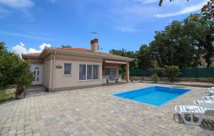 Nice Home In Tar
