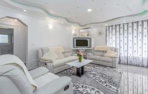 Beautiful Home In Tar