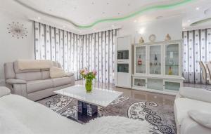 Nice Home In Tar 