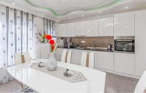 Nice Home In Tar 