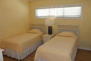 #4 Island Surf by Alicia Hollis Realtor Rentals - Open Now