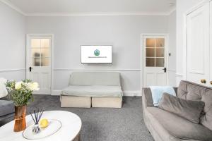 Stunning Block of 3 Central Flats-By FabAccommodation