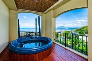 Beachfront Oceanview Private Jacuzzi & Full ktcn