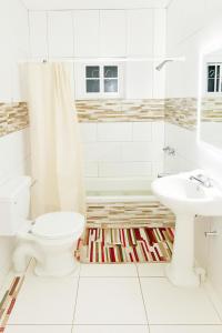 Chantal House Sleeps 8 with Garden