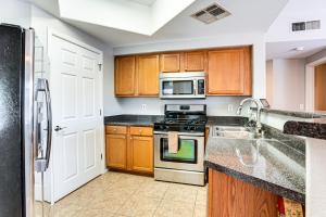 3 Mi to Westgate District Condo with Pool Access