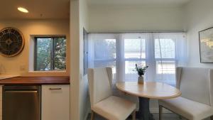 Rosewood Landing by WanderLodges - Hot tub - Sauna