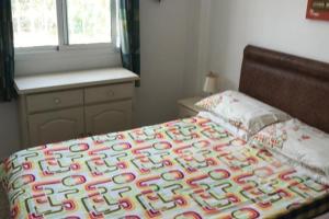 3 Bed Villa Sleeps 6 - Pets Ok - Communal Pool