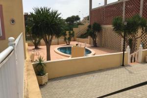3 Bed Villa Sleeps 6 - Pets Ok - Communal Pool