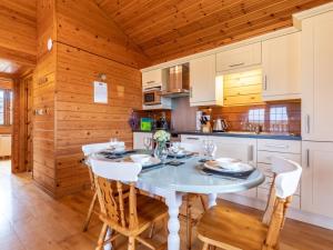 2 Bed in Clovelly 00358