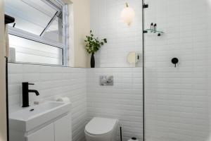 Beachfront Promenade Apartment Sea Point - Walk To Cafes! Cape Town