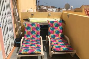 3 Bed Villa Sleeps 6 - Pets Ok - Communal Pool