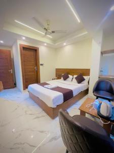 Hotel Mount View Inn with terrace Ganga view