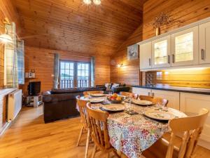 3 Bed in Higher Clovelly 00359