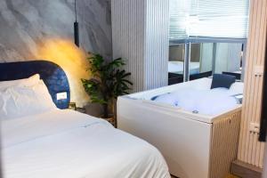 Luxury Suite by The Bubbles Jacuzzi Rooms