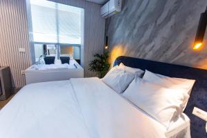 Luxury Suite by The Bubbles Jacuzzi Rooms