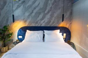 Luxury Suite by The Bubbles Jacuzzi Rooms