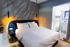 Luxury Suite by The Bubbles Jacuzzi Rooms