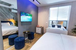 Luxury Suite by The Bubbles Jacuzzi Rooms