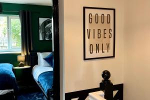 2-Bed - Sleeps 4 - Pet Friendly & Free Parking