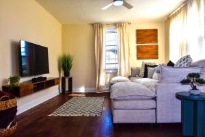 Cozy Columbus Retreat