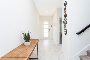 Magical House Retreat - Relaxing Deck and Pool