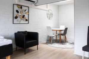 Spacious and cozy 2-room apartment for 4 in Kaivoksela, Vantaa