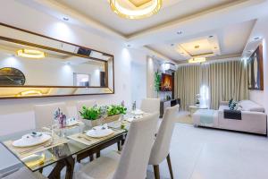 Spacious, 3BD City Center Apt