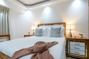 Spacious, 3BD City Center Apt