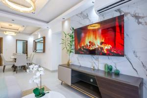 Spacious, 3BD City Center Apt