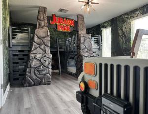 9BR Incredible Villa near Disney Jurassic and Pool