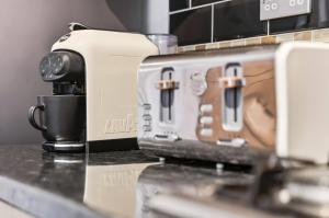 3-Bedroom Stunning, Cosy, Luxurious House in Fratton, Sleeps 8 with Parking, Pet-Friendly - LONG TERM STAY SPECIAL OFFER AVAILABLE! - by Blue Puffin Stays