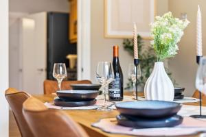 3-Bedroom Stunning, Cosy, Luxurious House in Fratton, Sleeps 8 with Parking, Pet-Friendly - LONG TERM STAY SPECIAL OFFER AVAILABLE! - by Blue Puffin Stays