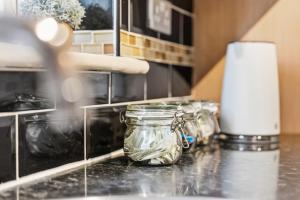 3-Bedroom Stunning, Cosy, Luxurious House in Fratton, Sleeps 8 with Parking, Pet-Friendly - LONG TERM STAY SPECIAL OFFER AVAILABLE! - by Blue Puffin Stays