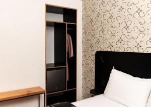 Puerta roja con Asombro Ubicacion en la Condesa