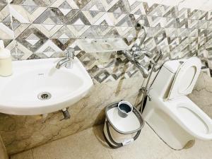 Peaceful 2bhk near AIG Hitech City