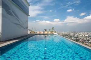 The Retrograde at The Crestmont