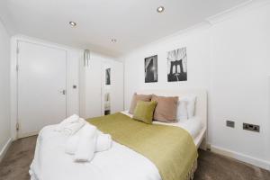 Spacious 3BR Flat for 5 Prime Liverpool St