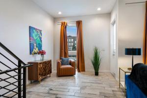 Luxury 3-Story Home w Pool & Parking garage