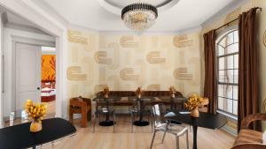 Expansive Lakehouse W Stunning Pool & Views